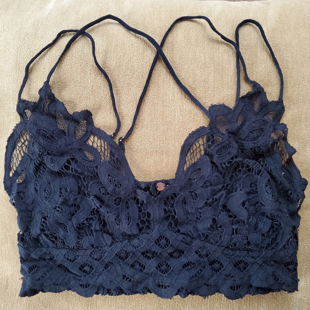 FREE PEOPLE ll Black Adella Bralette